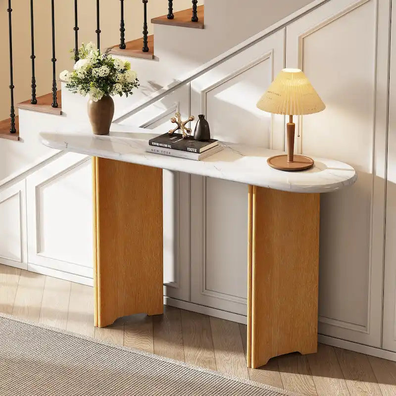 Consolle con piano in marmo ovale bianco/espresso/navy, divano con gambe curve e tavolo da ingresso