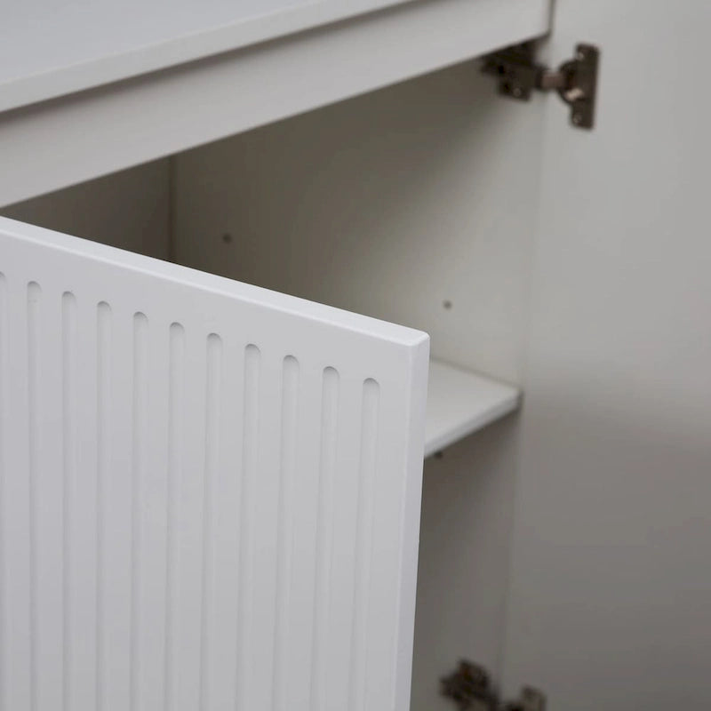 Credenza a pannelli scanalati bianchi/neri, mobile contenitore a 2 ante, montaggio da 1 persona